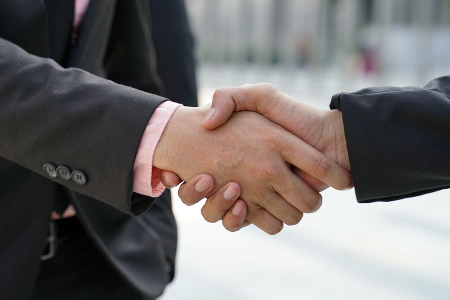 onboarding in the company (shaking two men's hands)