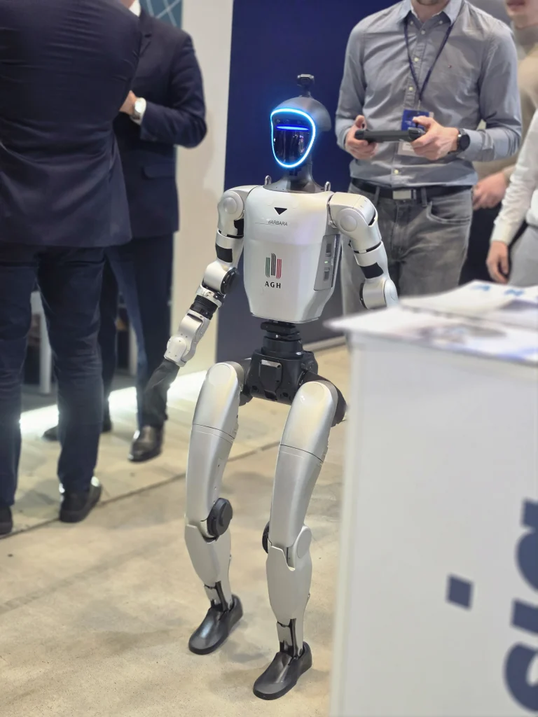 Roboty humanoidalne w praktyce (prezentacja robota AGH podczas EEC 2026 w Katowicach)